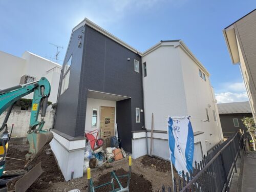 玉川学園前駅 徒歩10分。永住の地にふさわしい文教地区、学園5丁目。豊かな緑と眺望の至高の新築。5,699万円（税込）